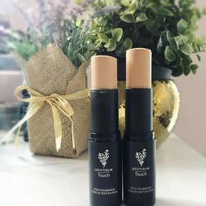 Younique Foundation Stick Eyelet